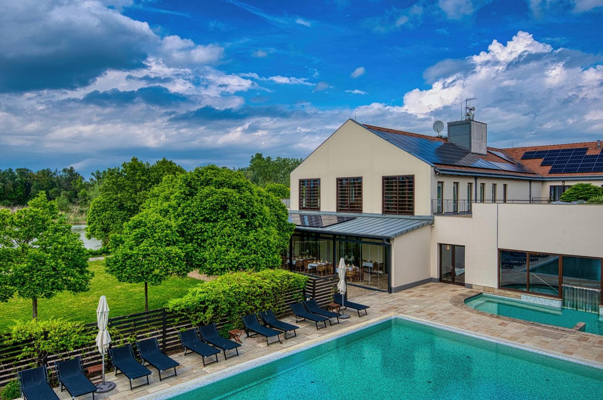 Tisza Balneum Hotel Tiszafured Ngoại thất bức ảnh