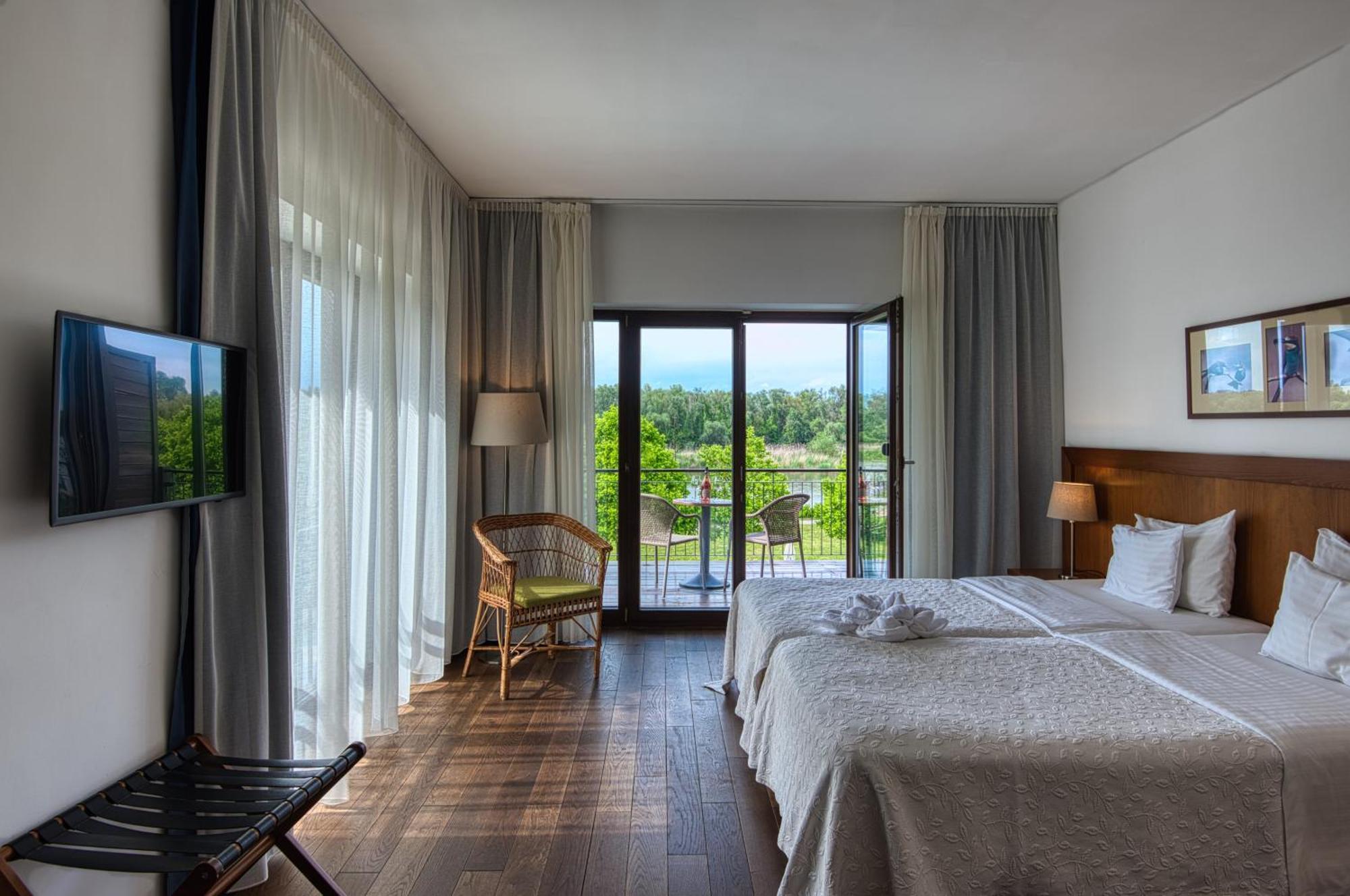 Tisza Balneum Hotel Tiszafured Ngoại thất bức ảnh