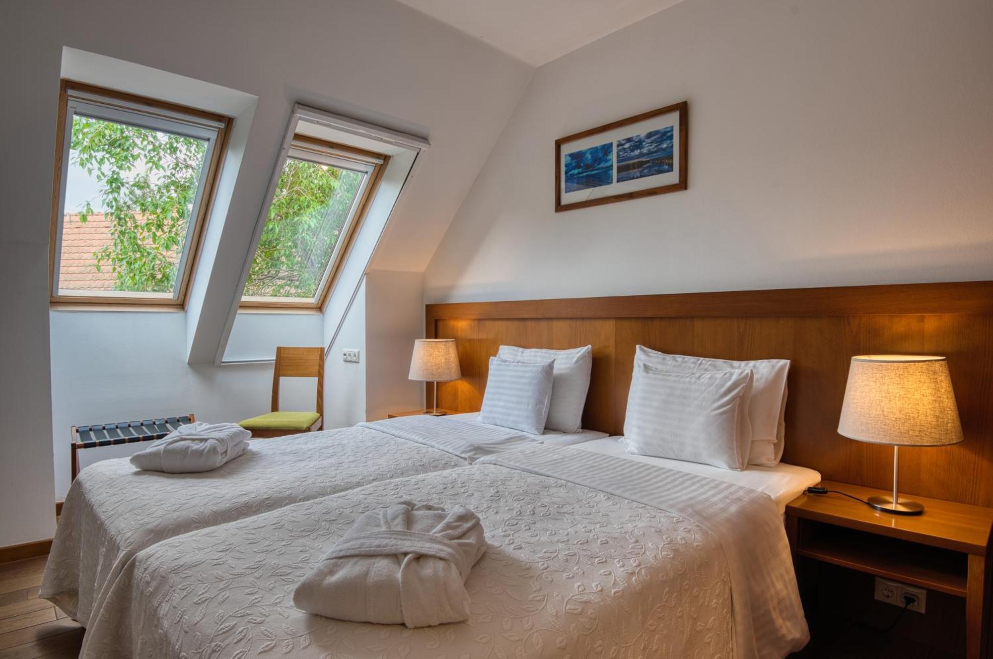 Tisza Balneum Hotel Tiszafured Ngoại thất bức ảnh