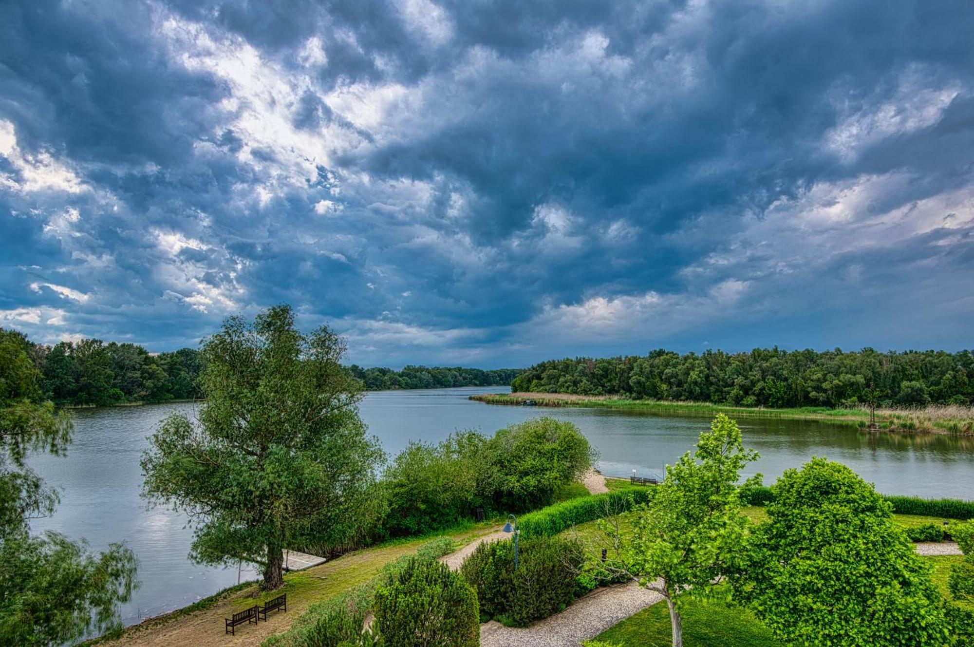 Tisza Balneum Hotel Tiszafured Ngoại thất bức ảnh